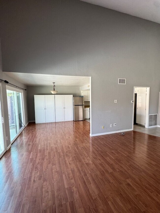 Building Photo - Conveniently located home featuring 2 main bedrooms!