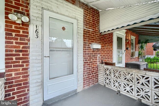 Building Photo - 163 Hampshire Rd