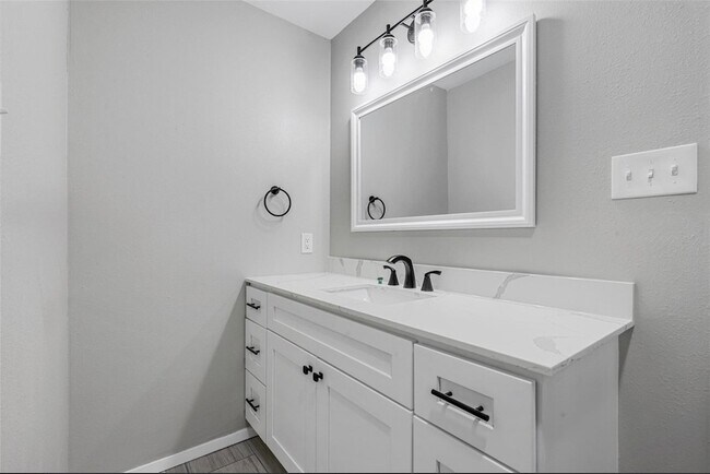 Building Photo - 1300 Timbercrest Dr
