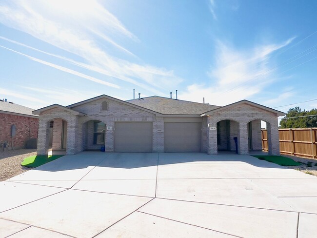 Building Photo - MOVE-IN SPECIAL: Beautiful 3-Bedroom, 2-Bathroom Duplex in Wolfforth – Frenship ISD!