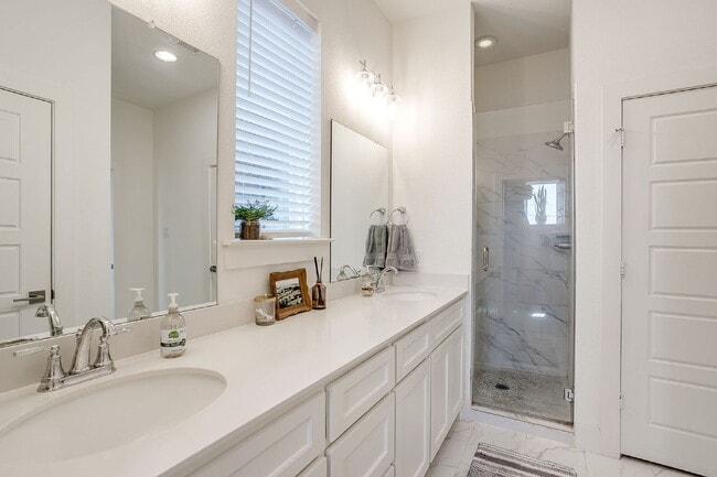 Building Photo - Newly Constructed Townhome Just Steps Off ...