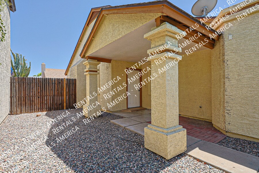 Building Photo - 10021 N 66th Ave