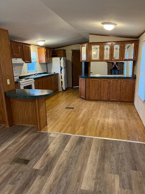 Building Photo - 164 Lynn Dr