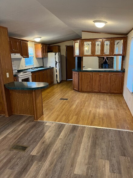 Primary Photo - 164 Lynn Dr