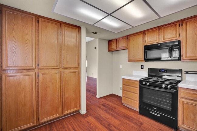 Building Photo - 939 Shana Pl