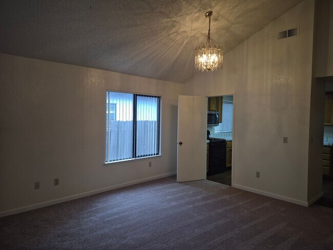 Building Photo - Adorable 3 bedroom 2 bath home