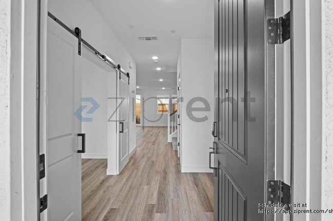 Building Photo - 365 Gold Coast Rd