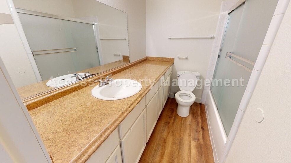 Building Photo - 2735 Fowler Rd