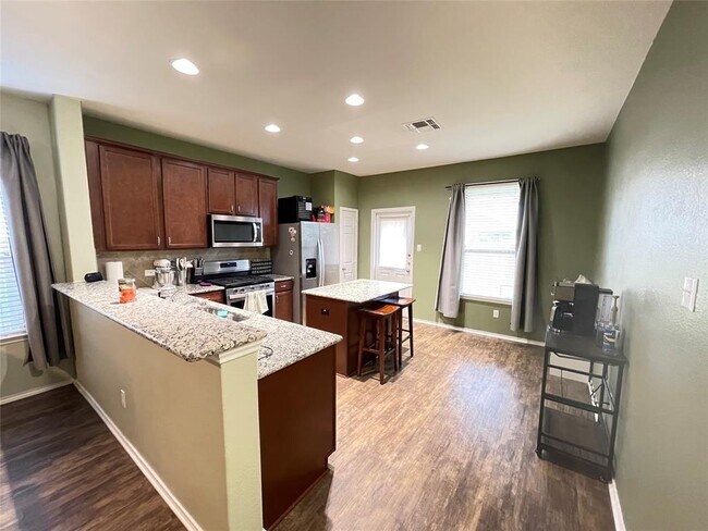 Building Photo - 228 La Dera Dr