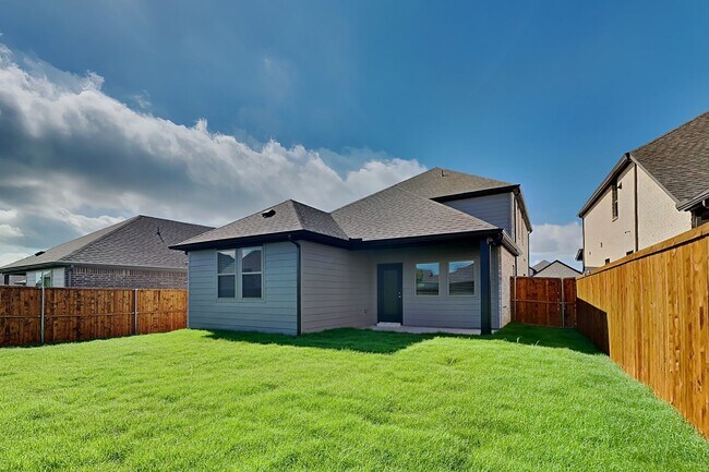Building Photo - 510 Green Grass Dr