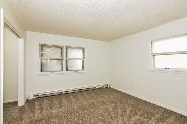 Building Photo - 314 Knox Ave N