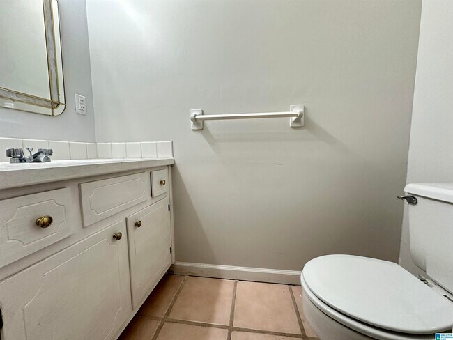 Building Photo - 2404 Hampstead Dr