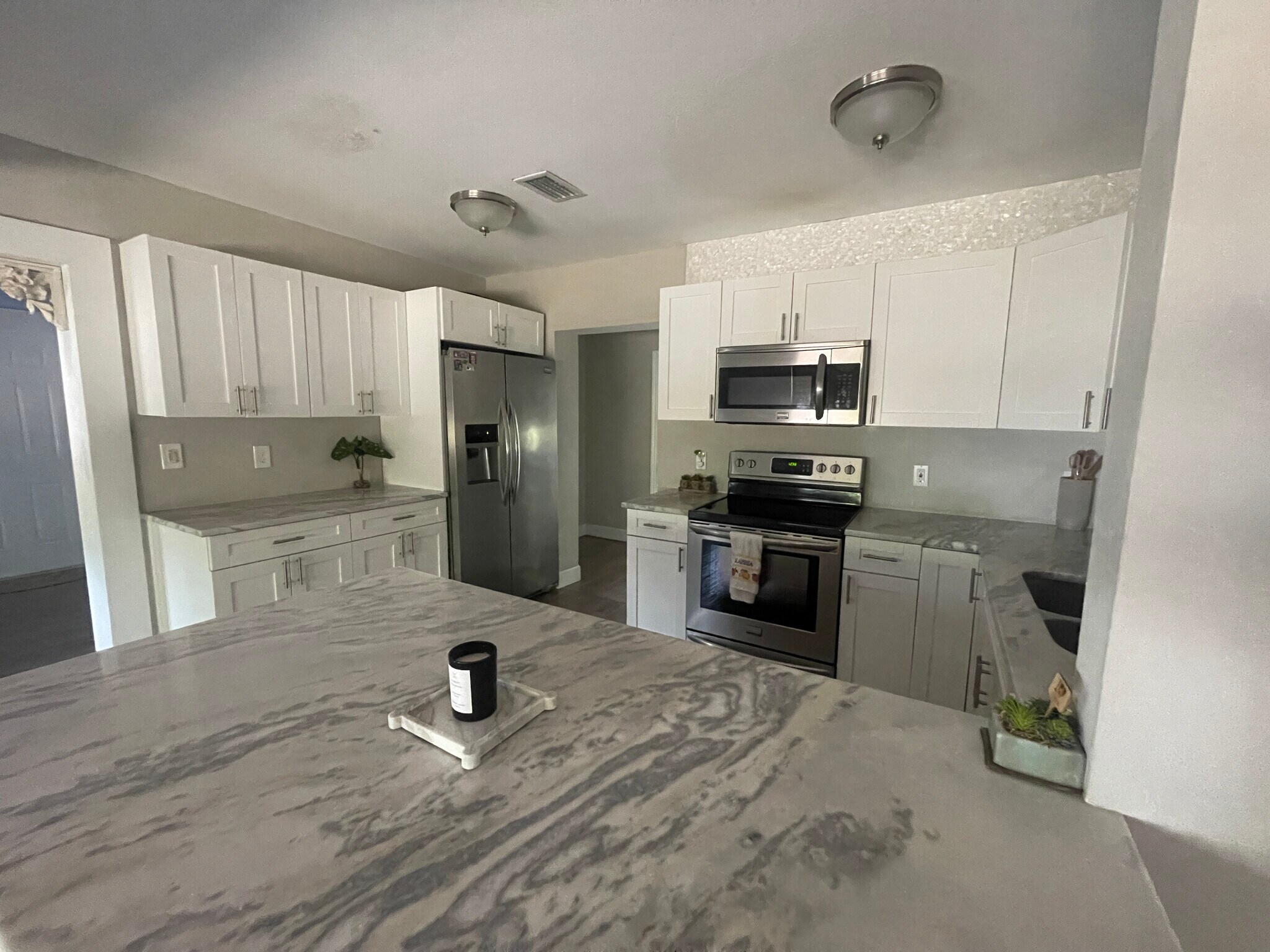 Kitchen - 5679 Kelly Dr N