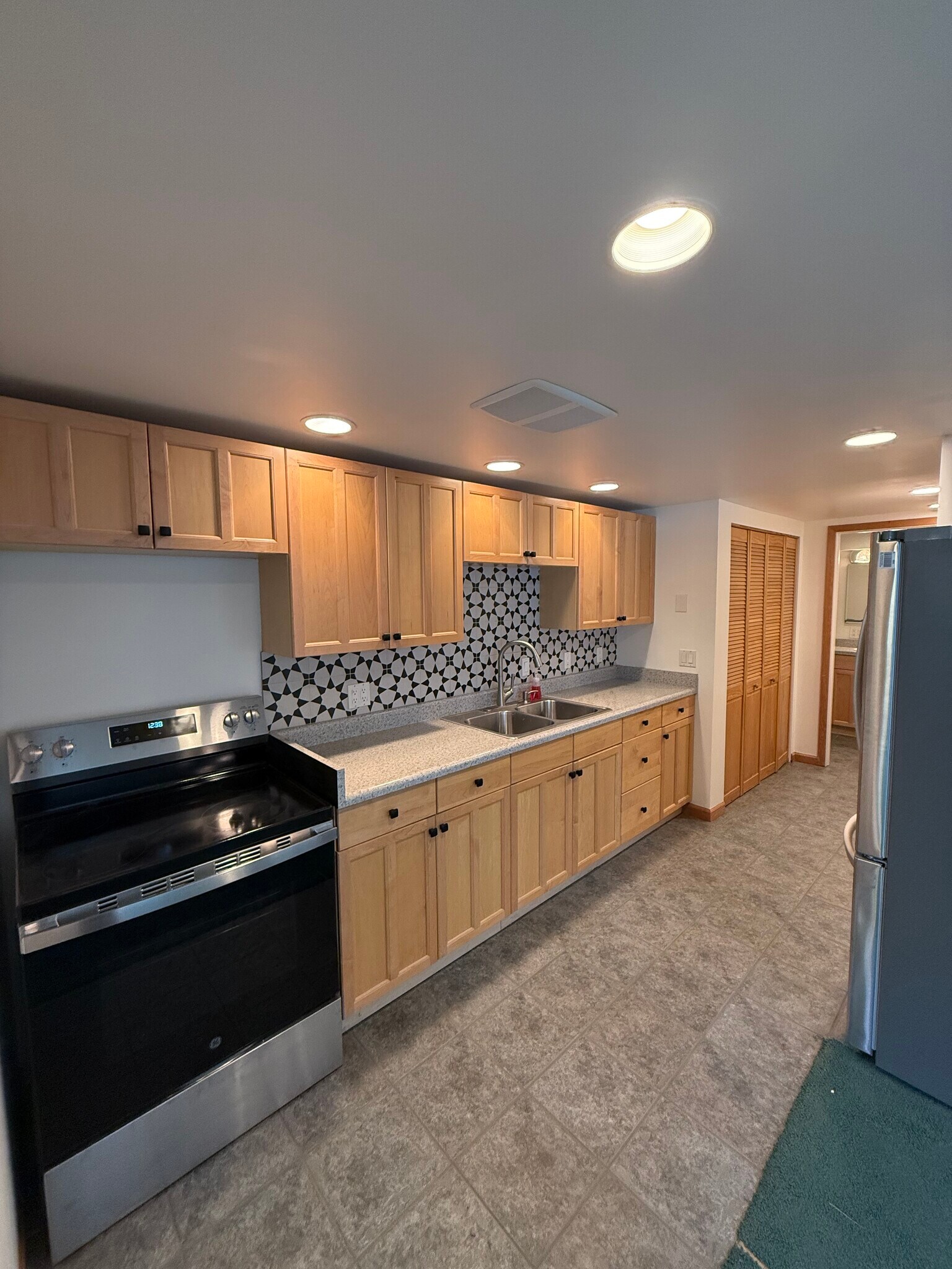 Building Photo - 306 S 193rd St