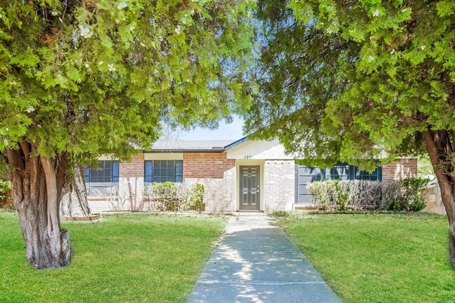Building Photo - 1201 Oakbluff Dr
