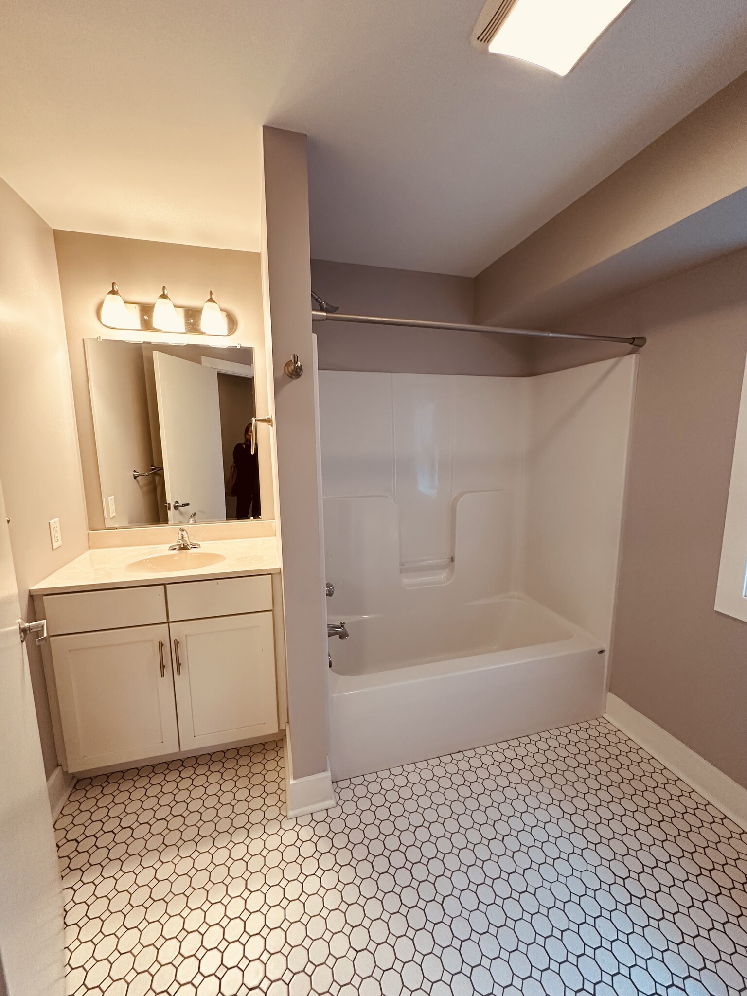 Building Photo - 46 S Duke St