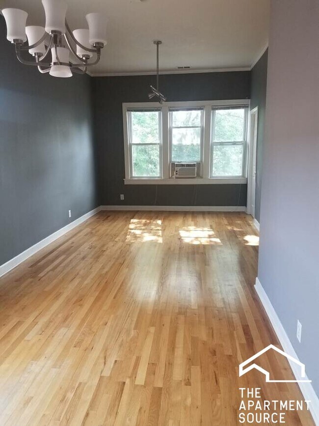 Building Photo - 1635 N Artesian Ave