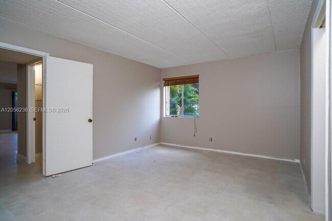 Building Photo - 1815 Fairview Villas Dr
