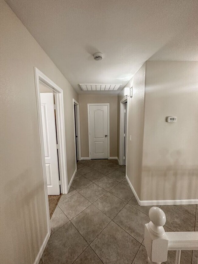 Building Photo - IMMACULATE REMODLED 2 STORY HOME IN HENDER...
