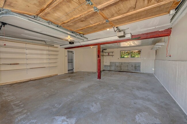 Building Photo - Lynnwood Split Level