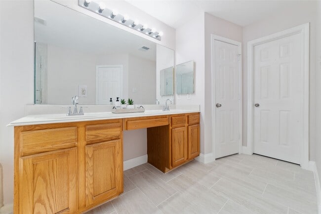 Building Photo - 8330 Malin Ct