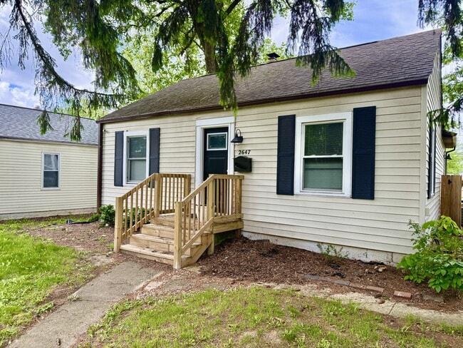 Building Photo - 2647 McGuffey Rd
