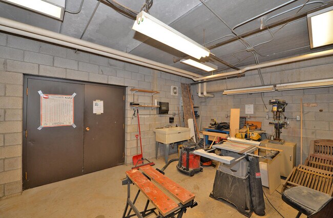 Building Photo - 3900 N Main St