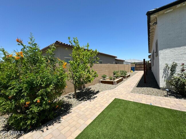 Building Photo - 3453 E Aloe Dr
