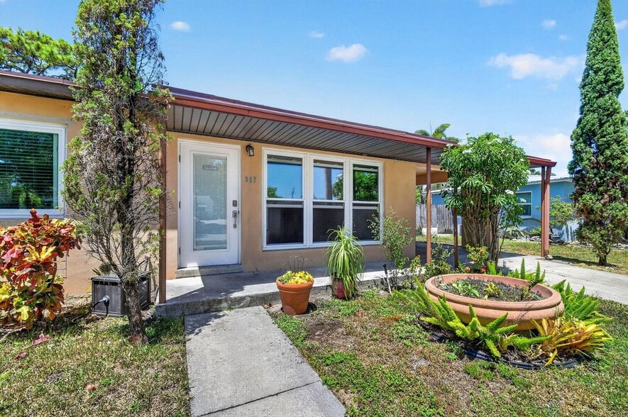 Building Photo - 907 Wright Dr