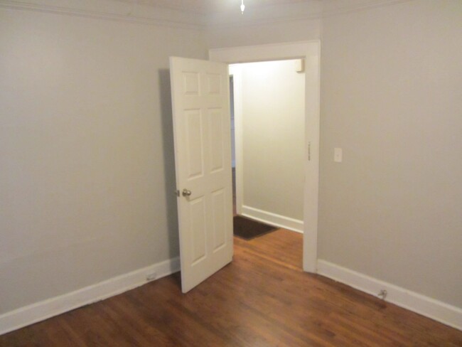 Building Photo - Charming 2 bedroom home close to St Francis!