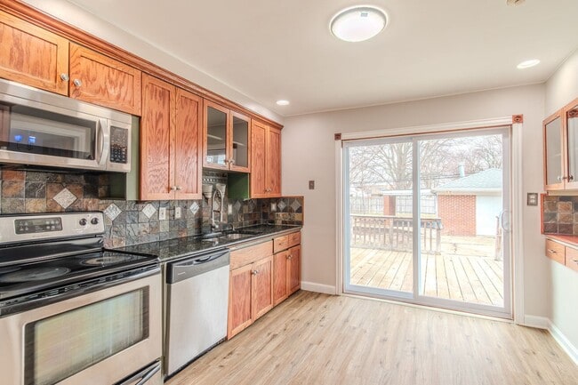 Building Photo - Charming 3-Bed, 2-Bath Brick Ranch in Saint Clair Shores – Move-In Ready!