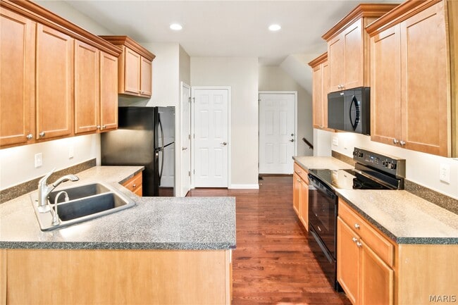 Building Photo - 404 Willott Square Dr