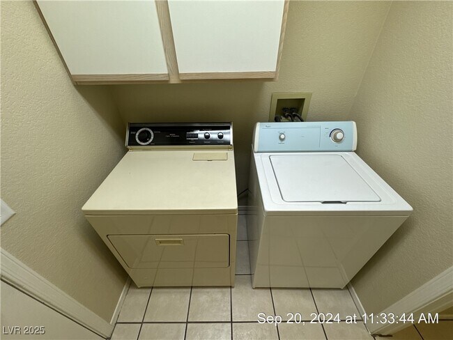 Building Photo - 2717 Sungold Dr