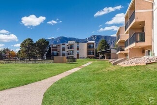 Lush Green Courtyard With Walking Paths at Broadmoor Springs, Colorado - Broadmoor Springs