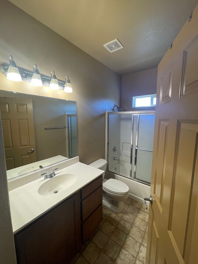 Building Photo - READY NOW!! ....Spacious Rancho San Rafael...