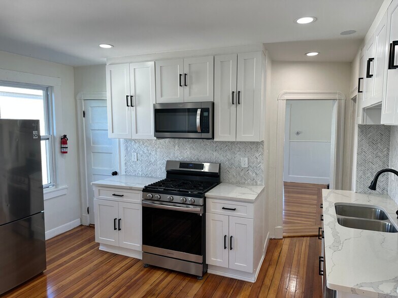 Building Photo - 262 Revere Beach Pky