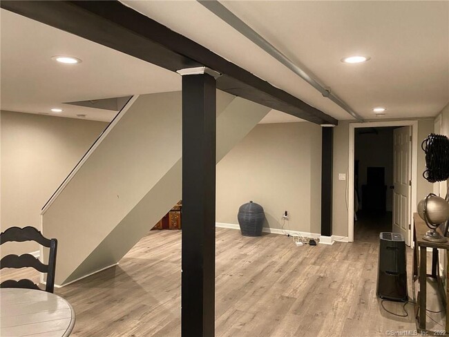 Building Photo - 94 Fennbrook Dr