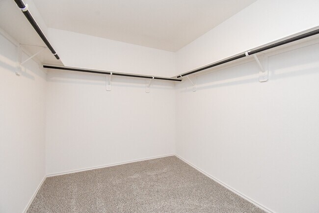 Building Photo - 2827 Bur Lndg Ln