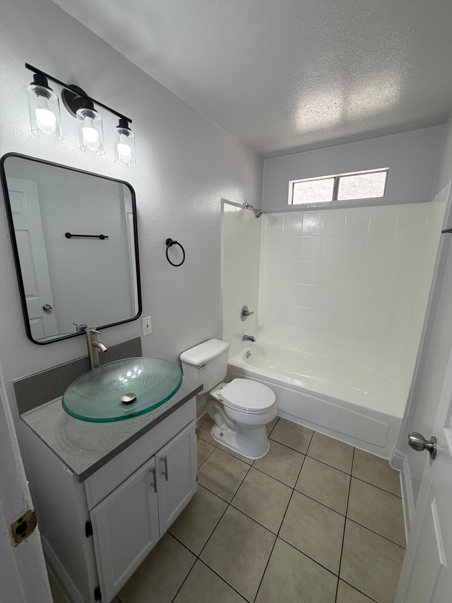 Building Photo - 4265 S Hoover St