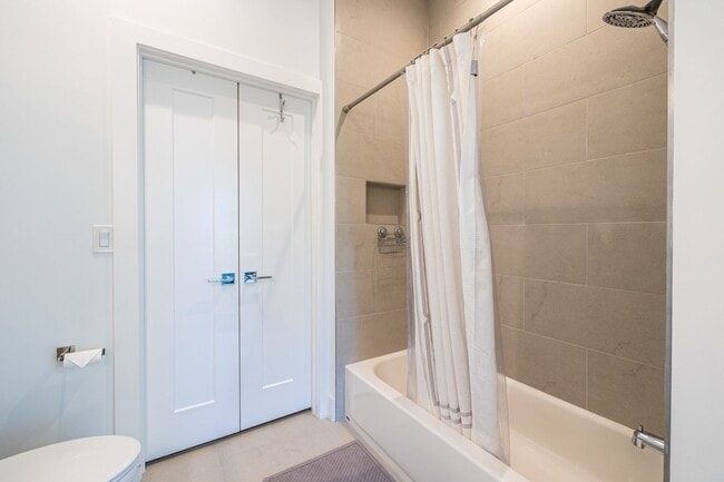 Building Photo - Top Floor 2bd/2ba Condo in East Atlanta, Perfect Roommate Setup!
