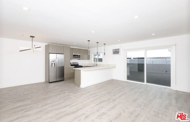 Building Photo - 1261 Laurel Ave