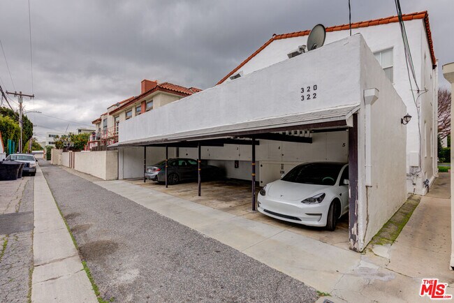 Building Photo - 320 S Reeves Dr