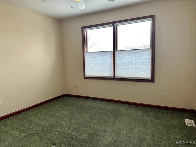 Building Photo - 8047 Laurel Park Ln