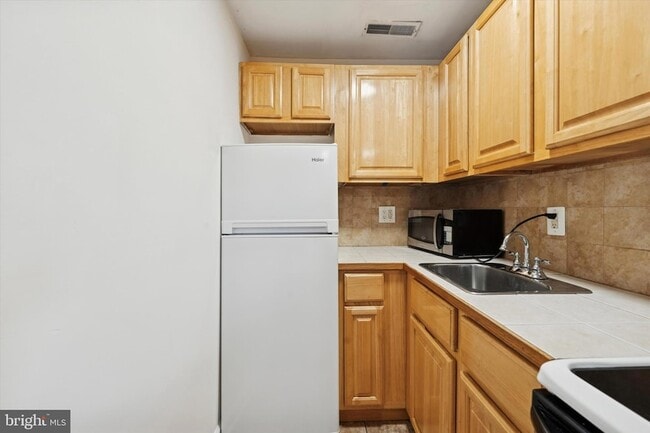 Building Photo - 621 Federal St