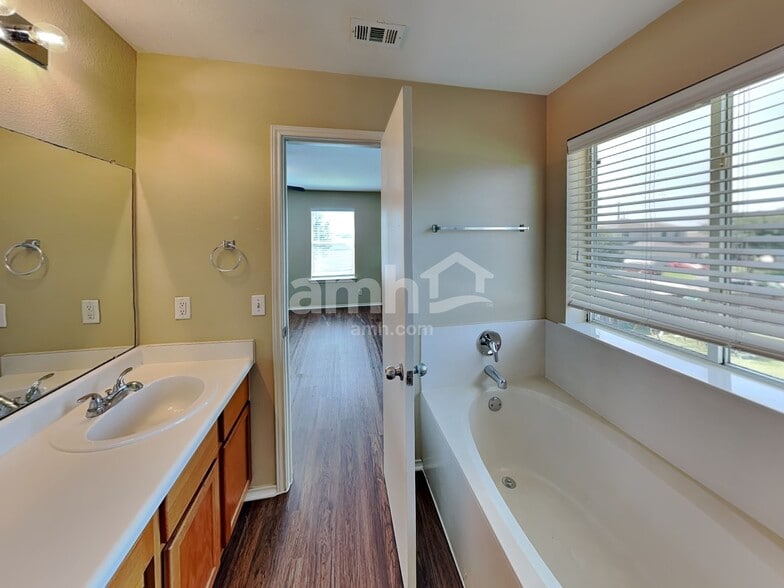 Building Photo - 2417 Elara Dr