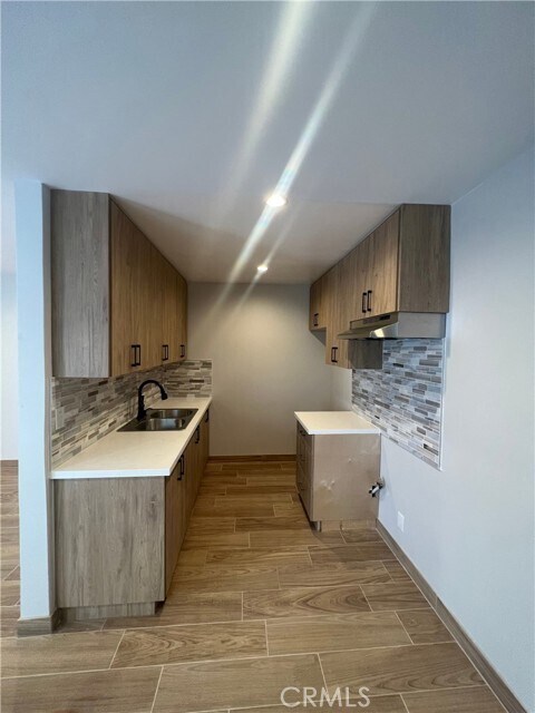 Building Photo - 13425 Vanowen St