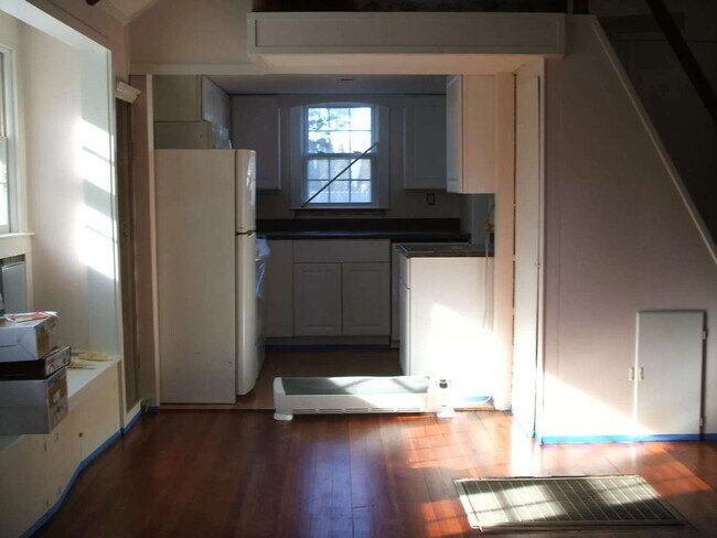 Building Photo - 24 Amancio St