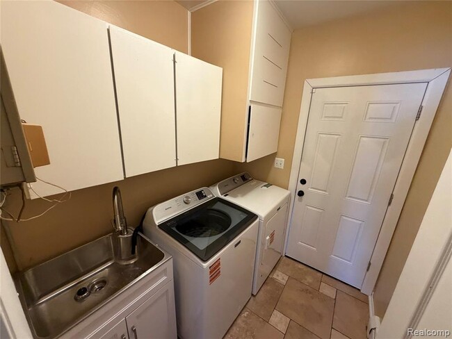 Building Photo - 45669 Harmony Ln