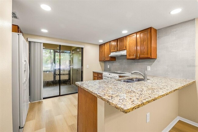 Building Photo - 125 Woodlake Wynde