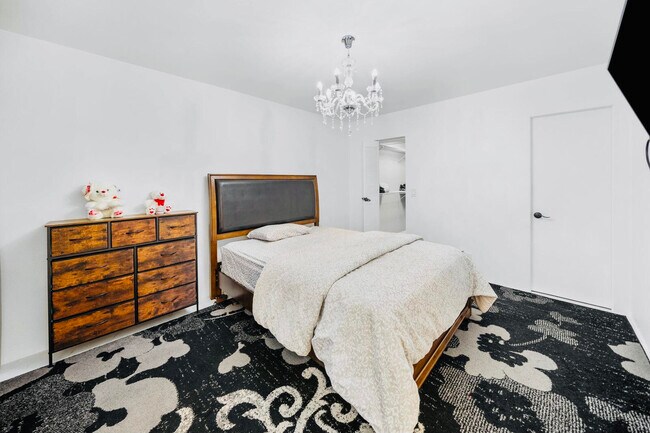 Building Photo - 129 Lake Carol Dr